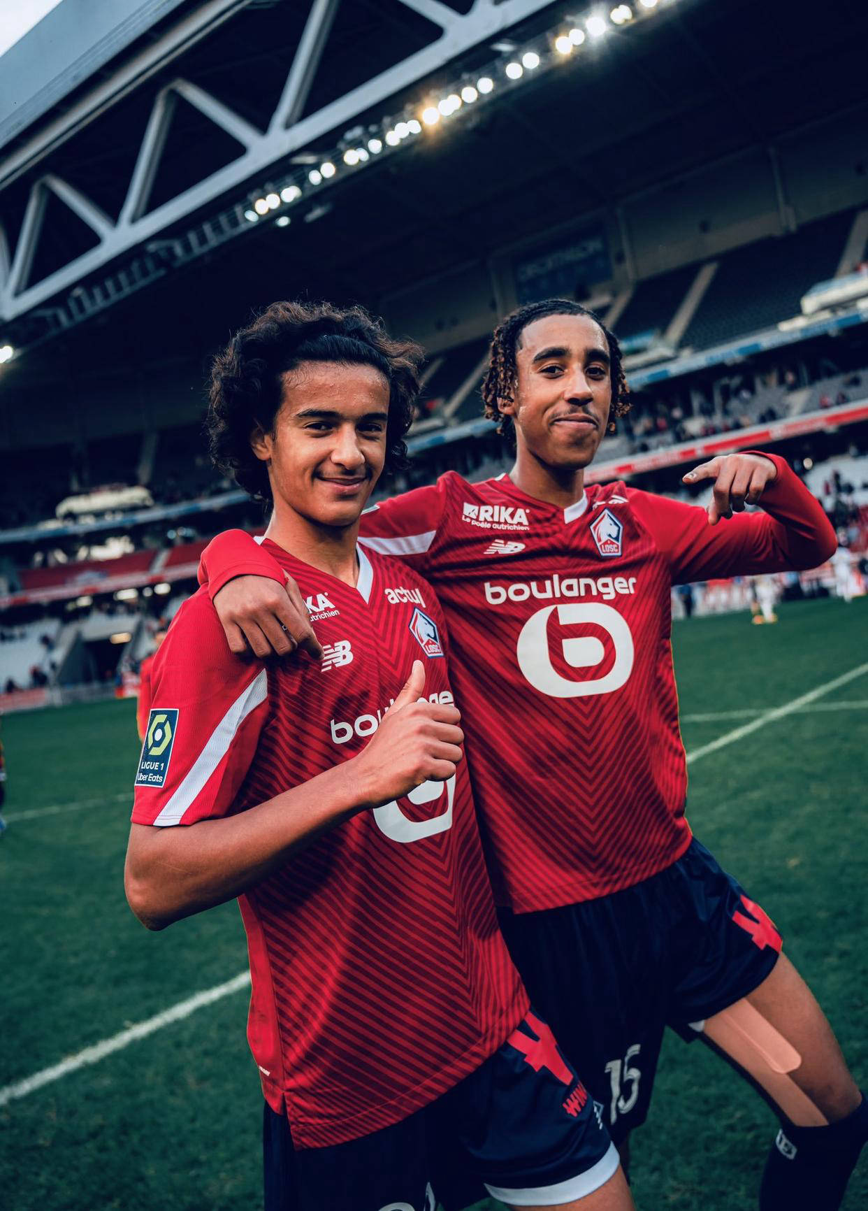 九游体育官网入口-曼联训练开放日，今晚队长鼓劲引欢呼，法甲在即，资深球员宣示担当