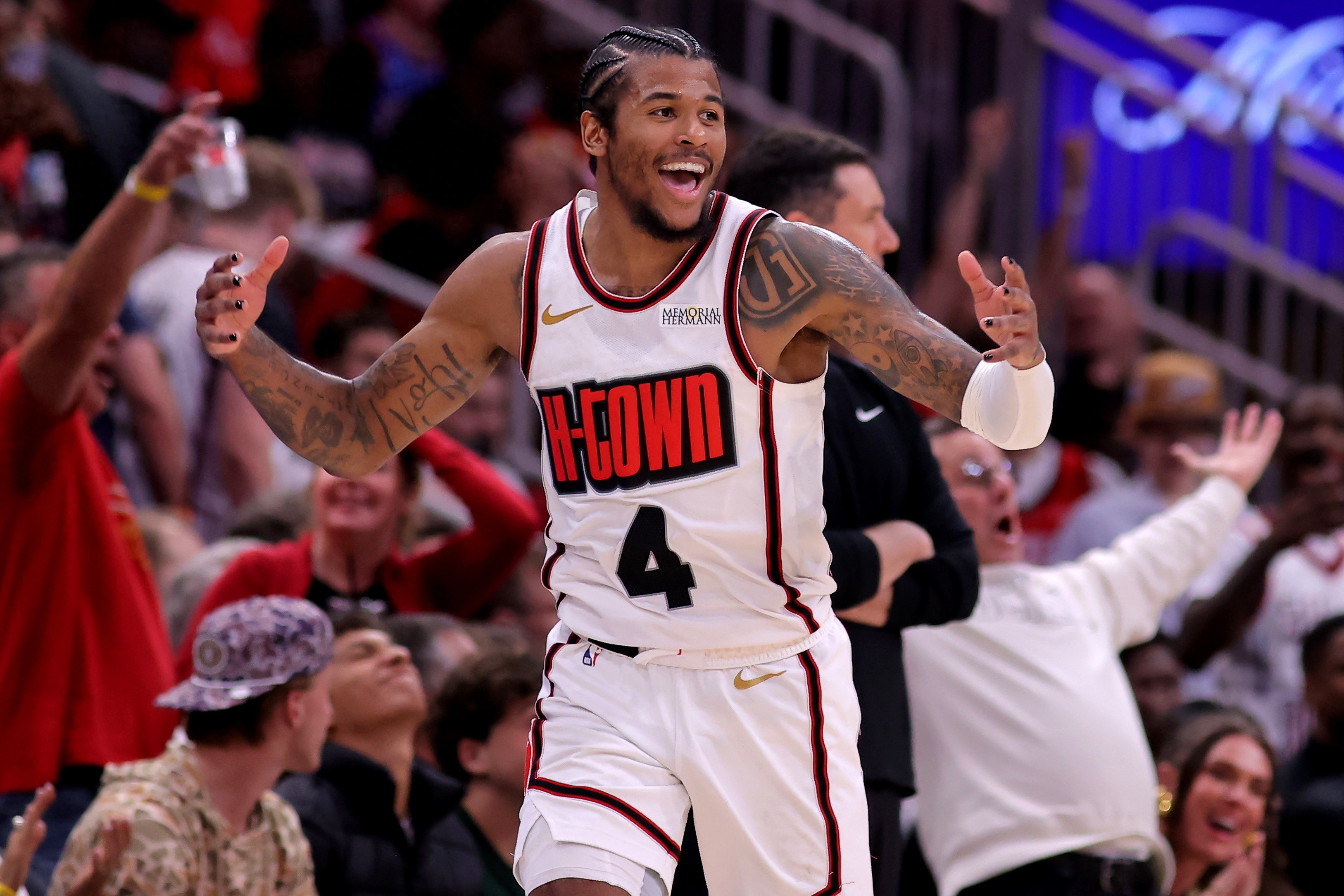 九游体育-转折点里昂单刀错失，NBA总决赛关键时刻攻防权衡，质疑声仍在，更衣室氛围转暖的简单介绍